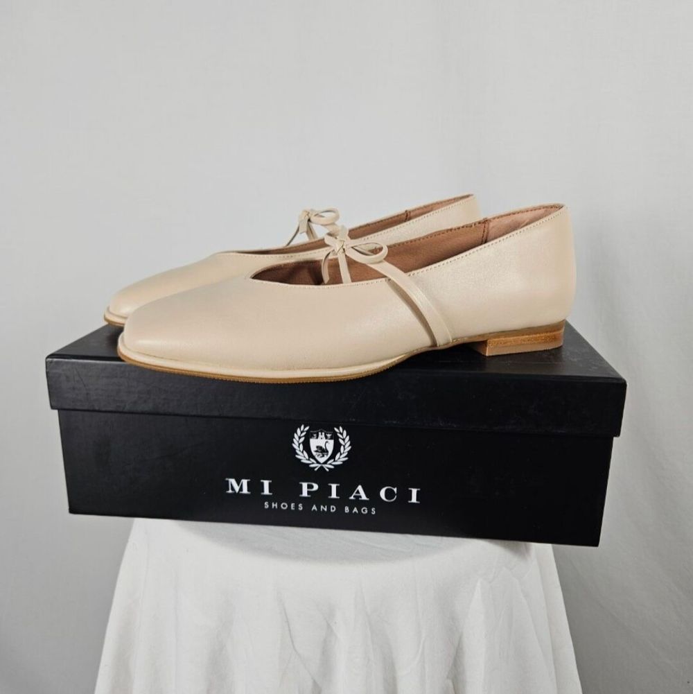 Mi Piaci Bondi Cream Leather Flats new