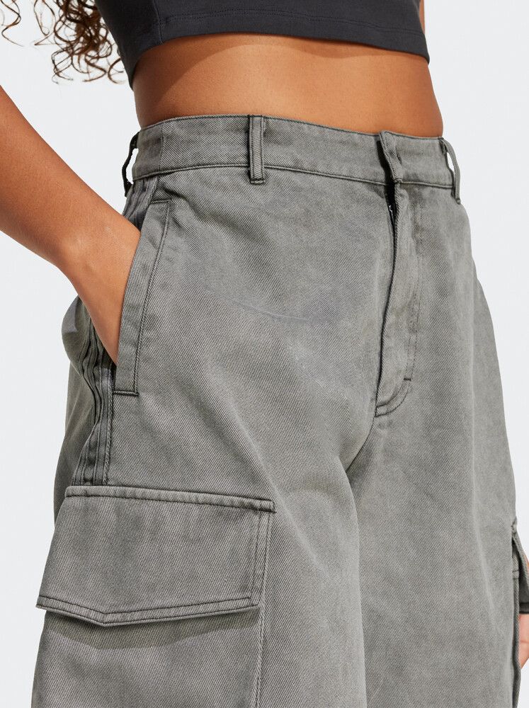 Adidas bermuda/cargo shorts. Excessive condition.
