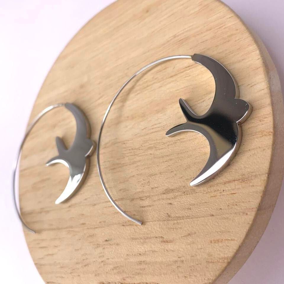 Kopen Australia Wire Swallow Bird Hoop Earrings Waterproof Silver Tone Stainless Steel