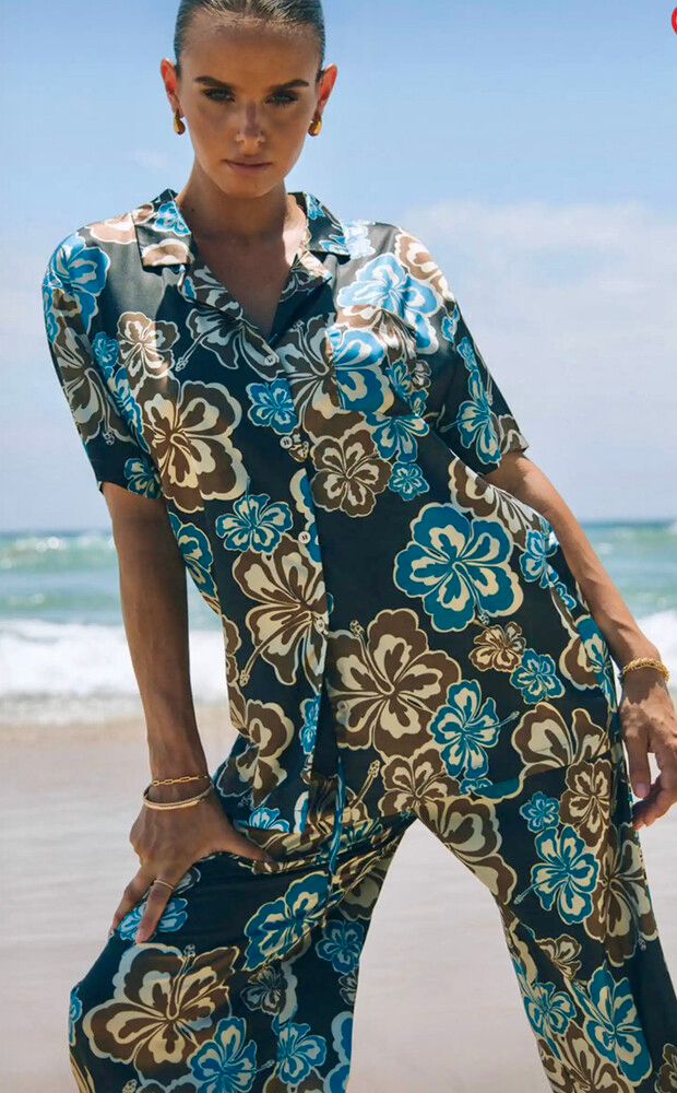 Charlie Holiday Lola Shirt - Winter Hibiscus