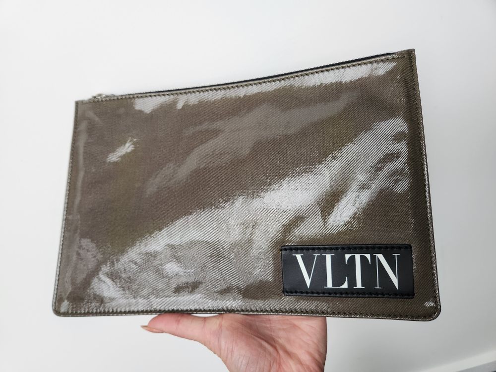 Rockstud Vinyl VLTN Large Flat Zip Pouch