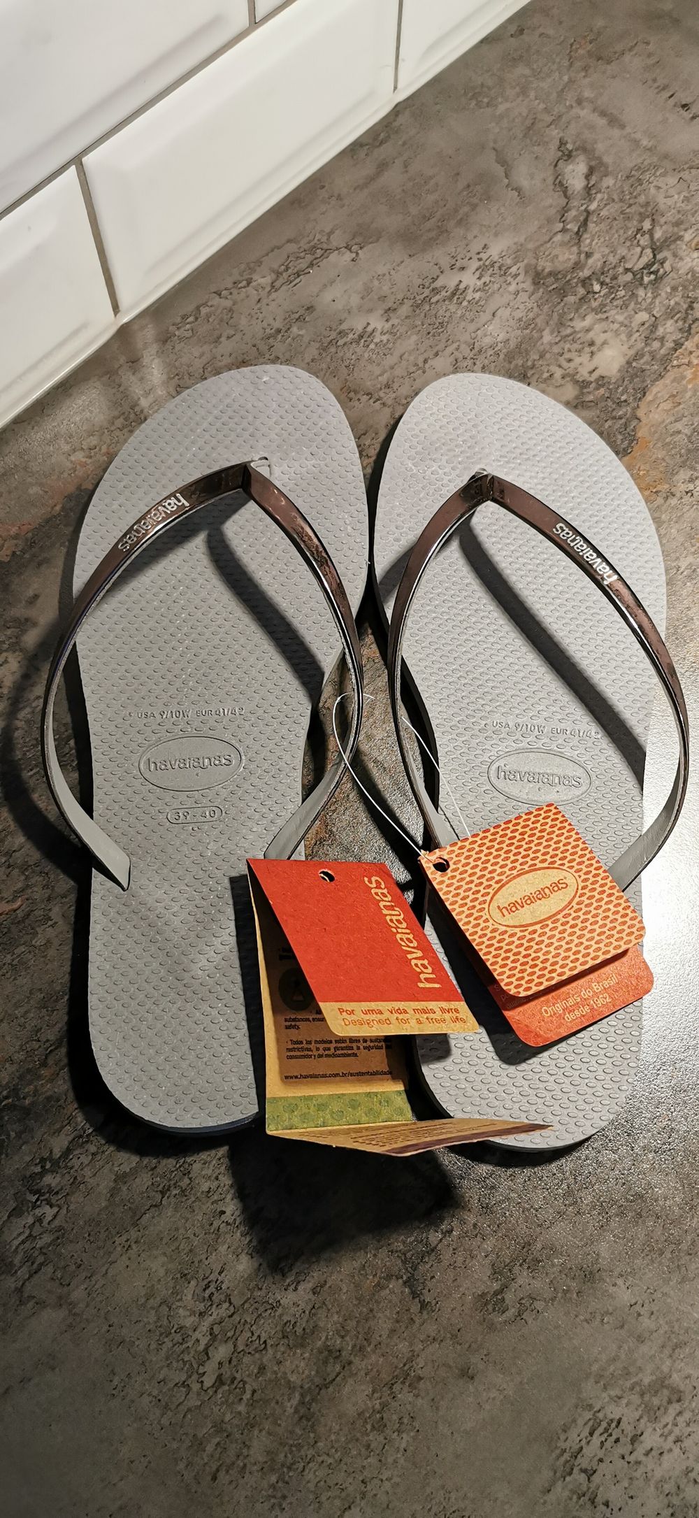 Havaianas metallic grey slim thongs
