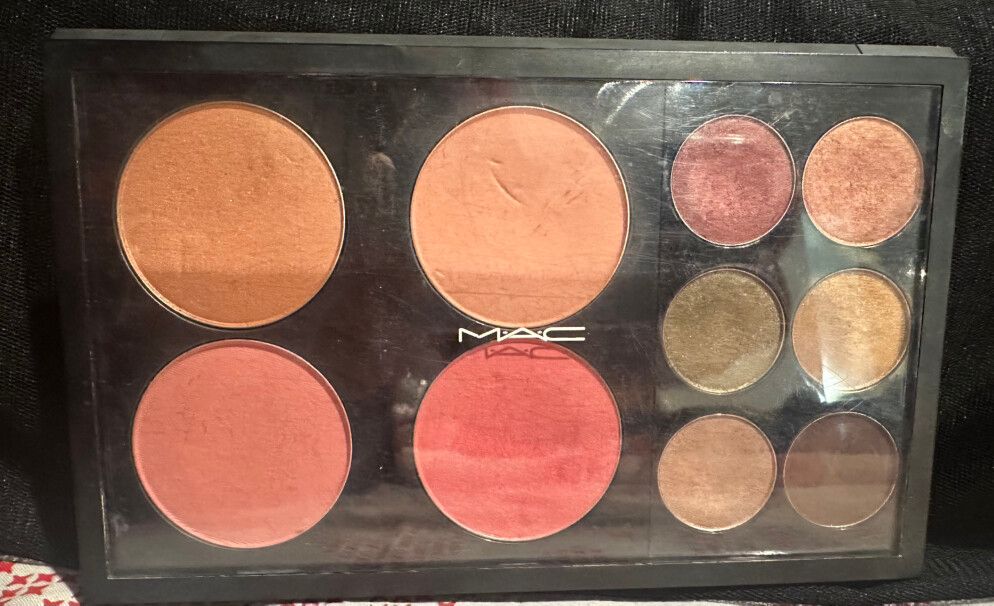 Mac cosmetics blusher and eyeshadow palette
