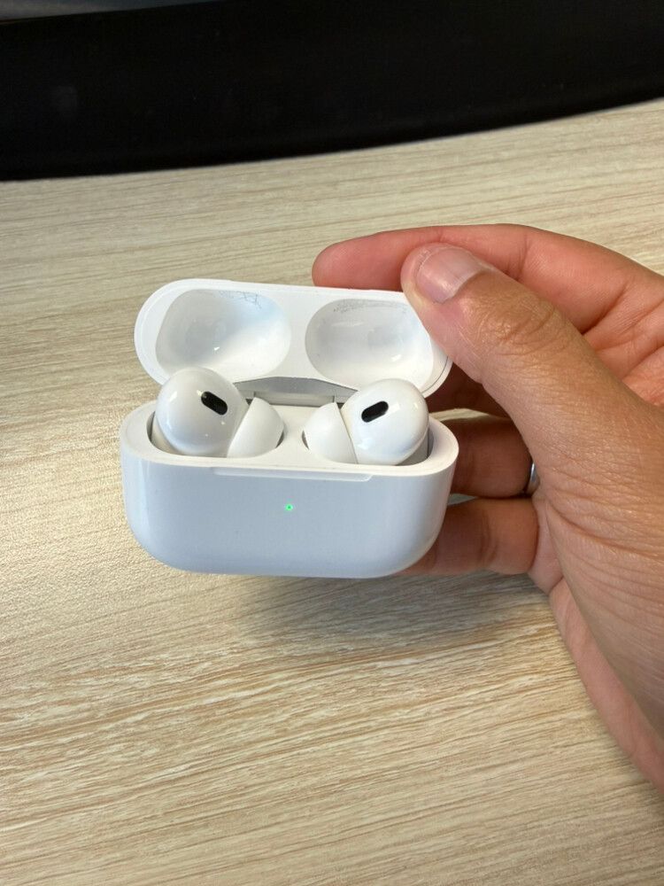 AirPods Pro (2nd generation) with MagSafe Charging Case