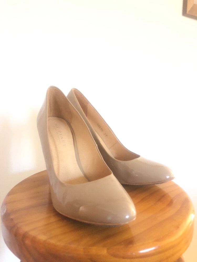 Mi Piaci Beige Patent Block Heel Pumps