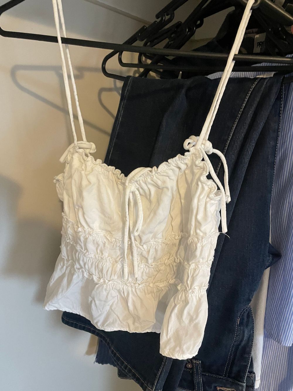 Subtitled White Top