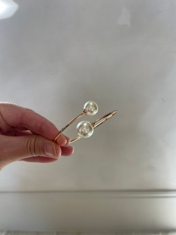 NEW The Peach Box Pearl Gold Bangle