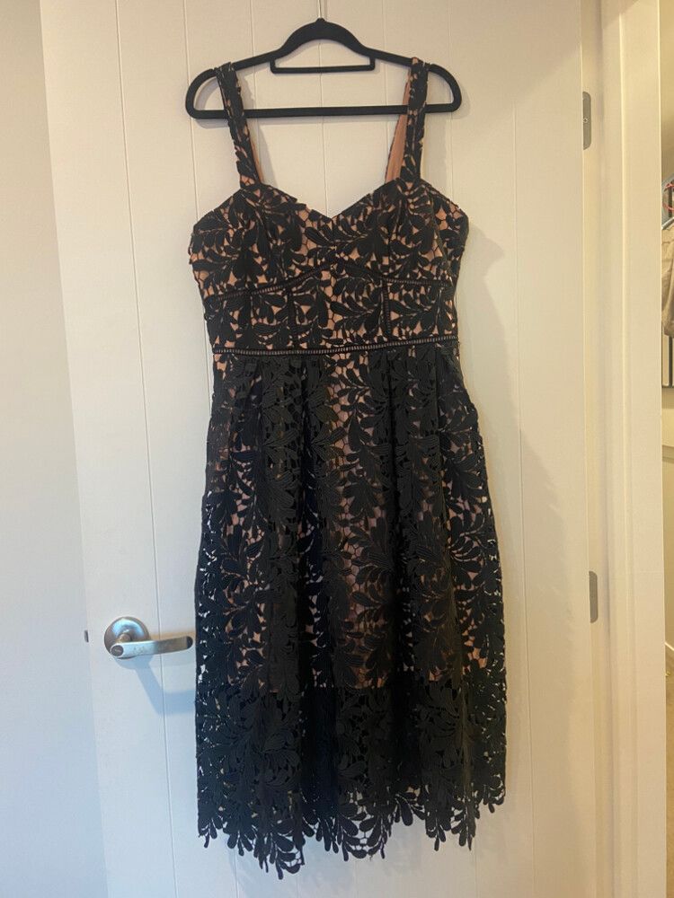 Portmans - Portmans Signature Black Lace Cocktail Dress on Designer Wardrobe