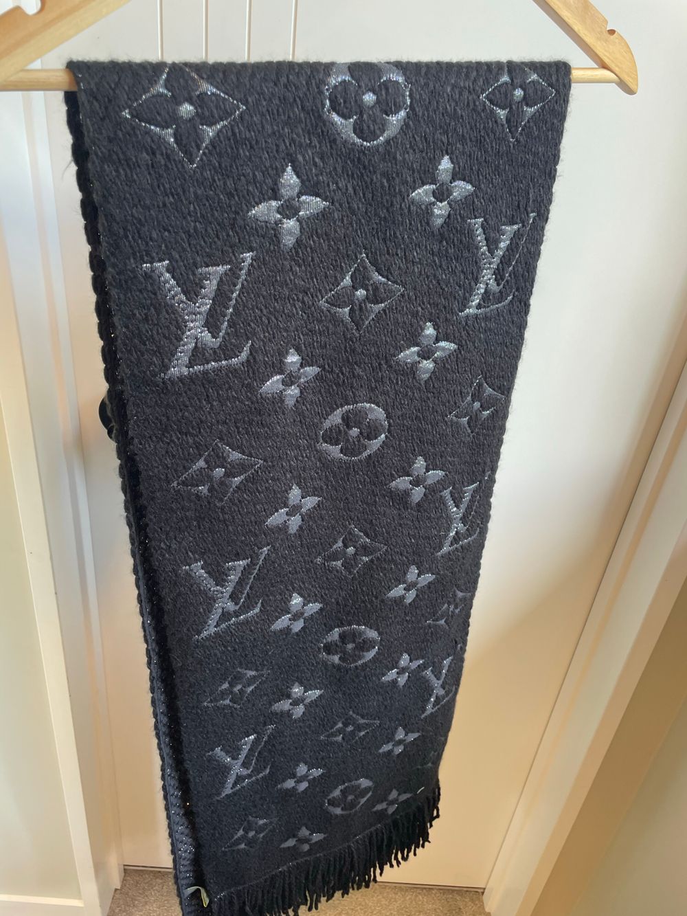 Louis Vuitton Black Monogram Scarf (replica)