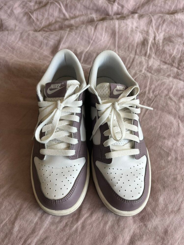 Nike White & Purple Sneakers