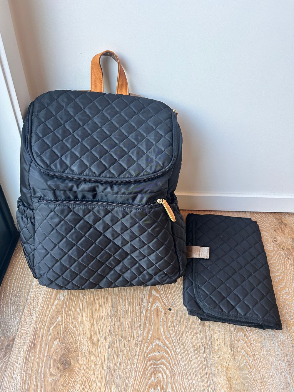the essential nappy bag - black Hannah & Henry