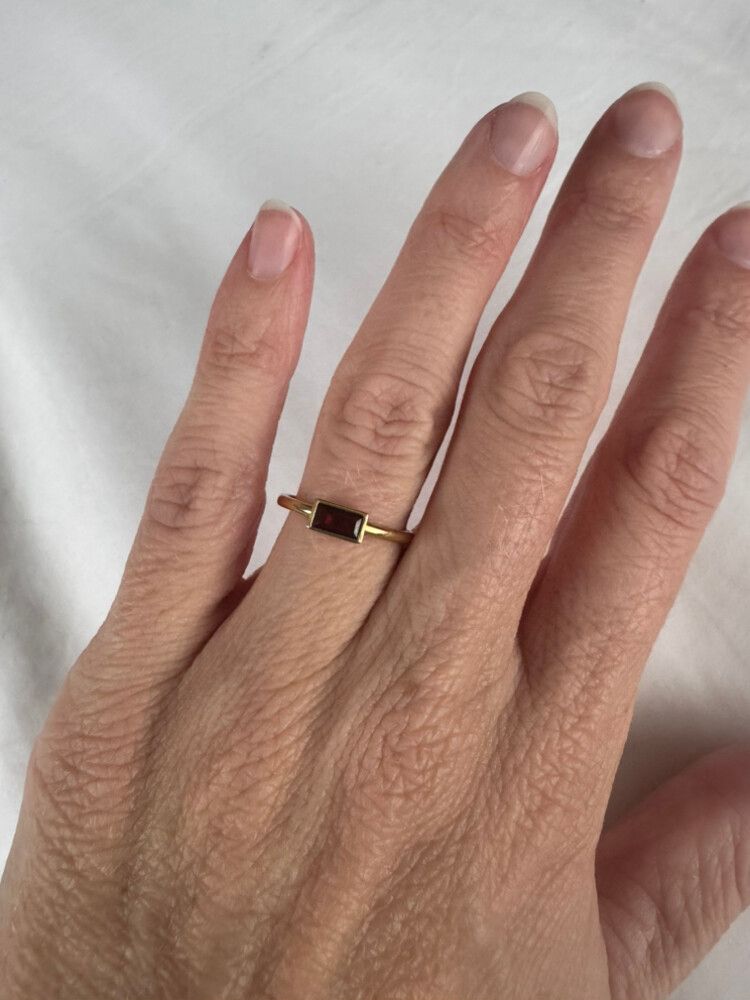 Mon Petit Stacker Ring 22k Gold Vermeil | Baguette Garnet