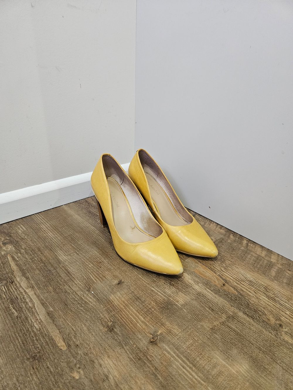 Isabella Anselmi Yellow Pointed Heels