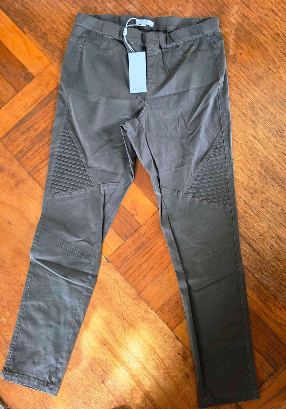Jump moto- styled pants Khaki green in colour