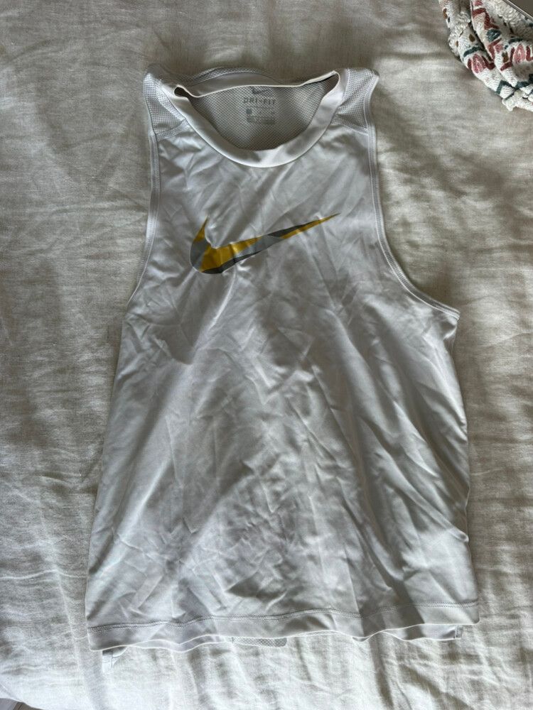 Nike top
