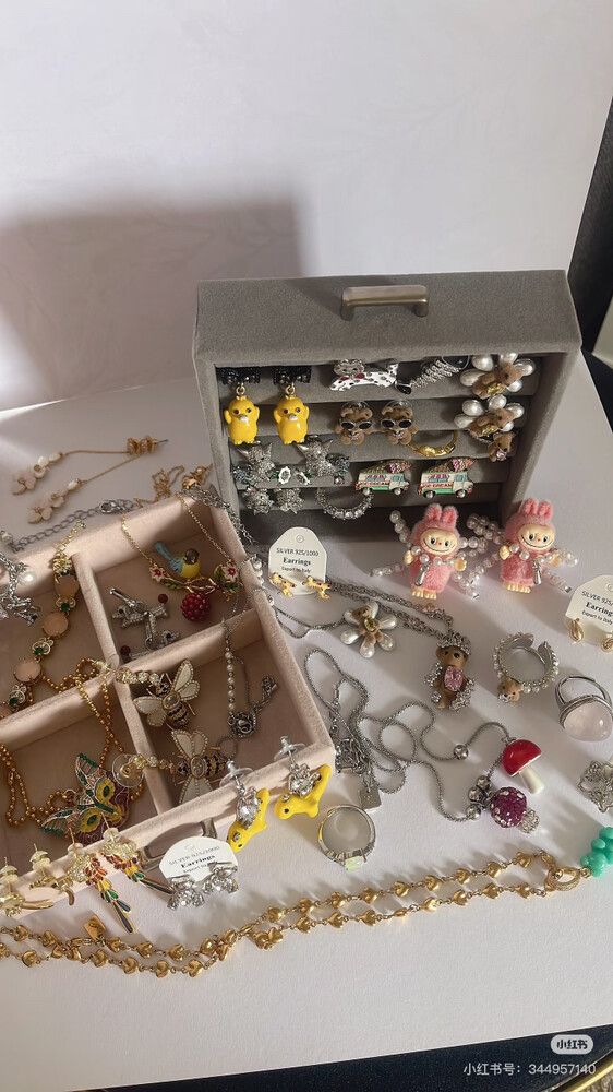 Jewelry Mystery Box for only $39.99 shipped! Make 3 Wishes! ✨