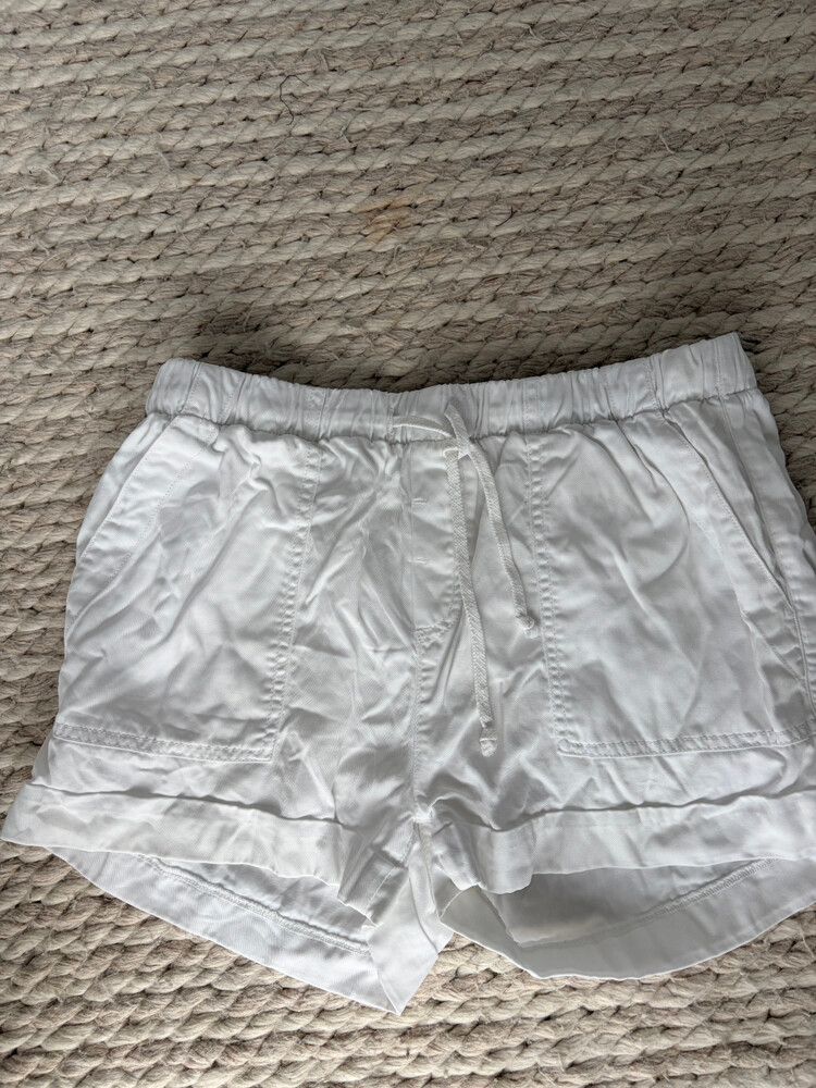 Decjuba white shorts 10