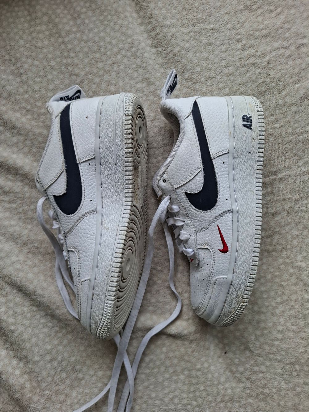 Nike Air LV7 white sneakers