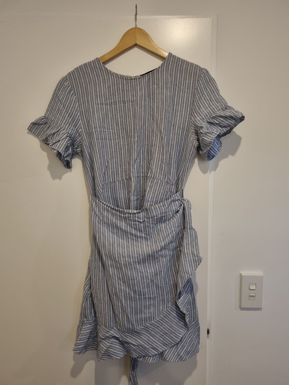 Decjuba - Decjuba Linen wrap dress on Designer Wardrobe