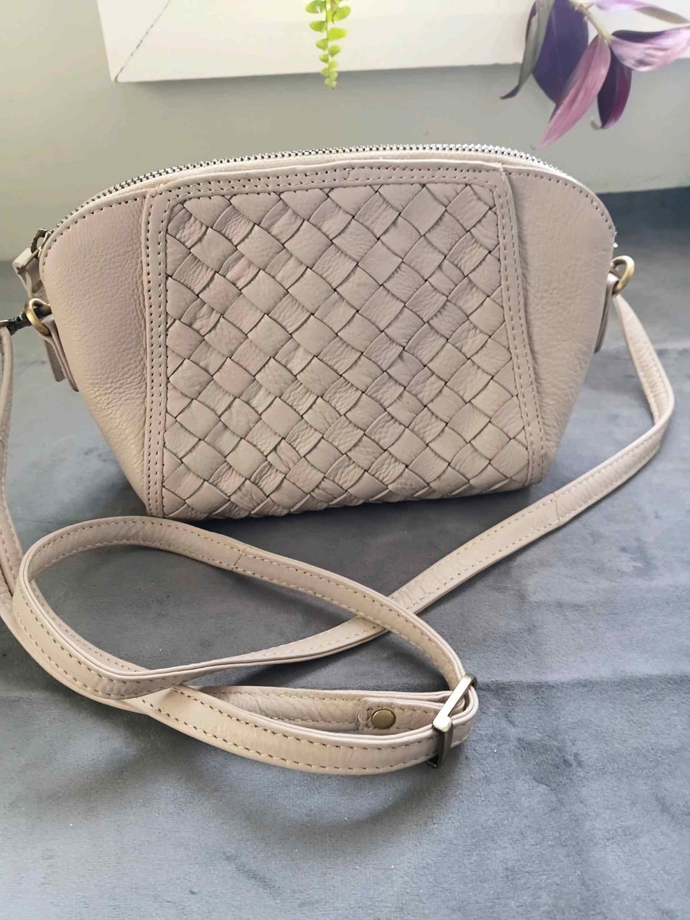 Condura woven Crossbody Bag