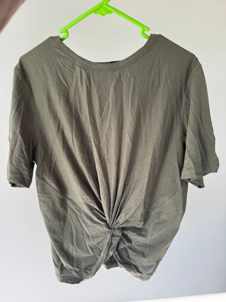 Twist Front Top