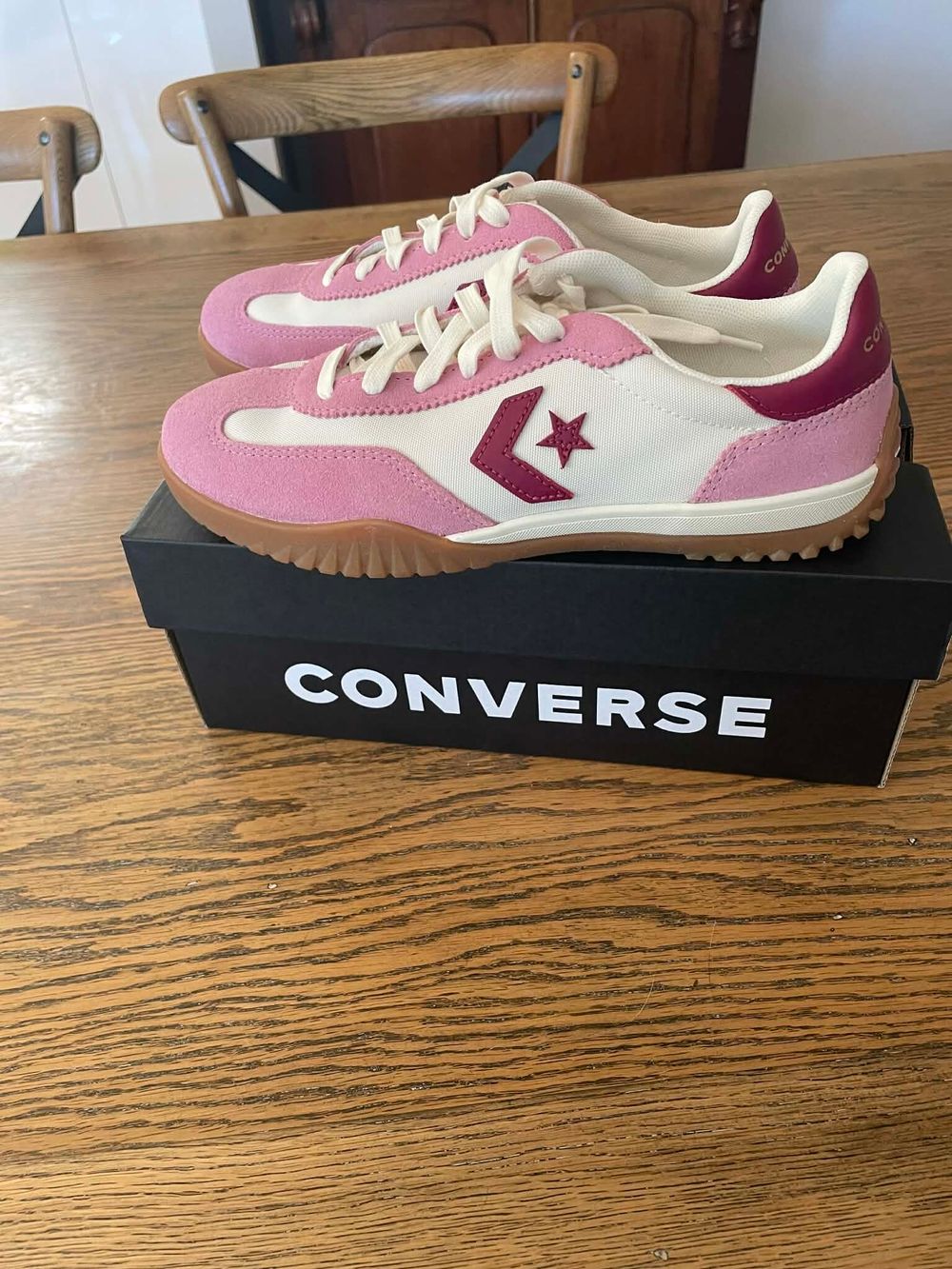 Brand New Converse Pink Sneakers Size 7/38