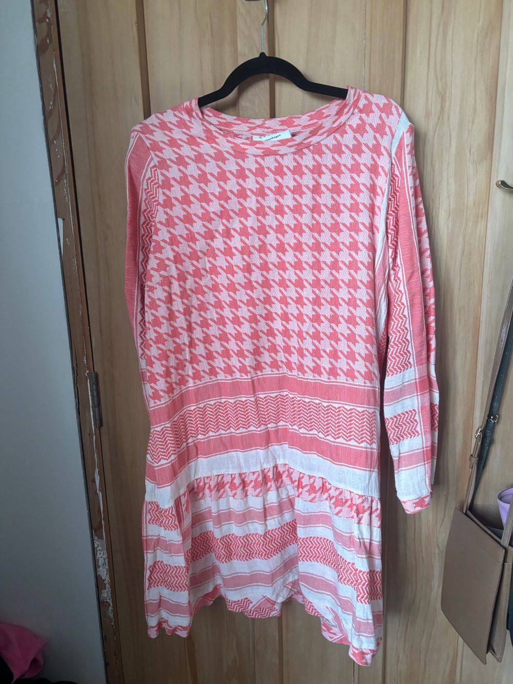 Cecilie Copenhagen Dress 2 V Long Sleeve - peach