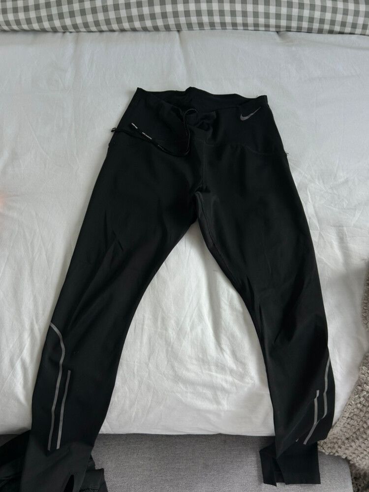 x2 Nike leggings