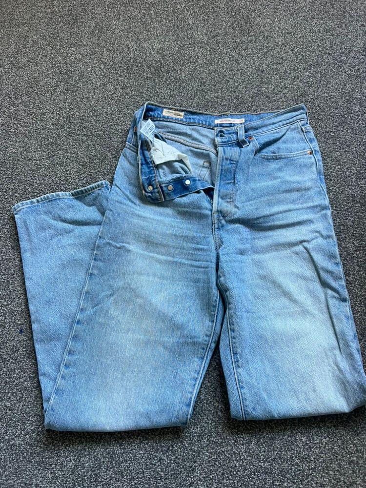 Levi's Premium Ribcage Straight Jeans