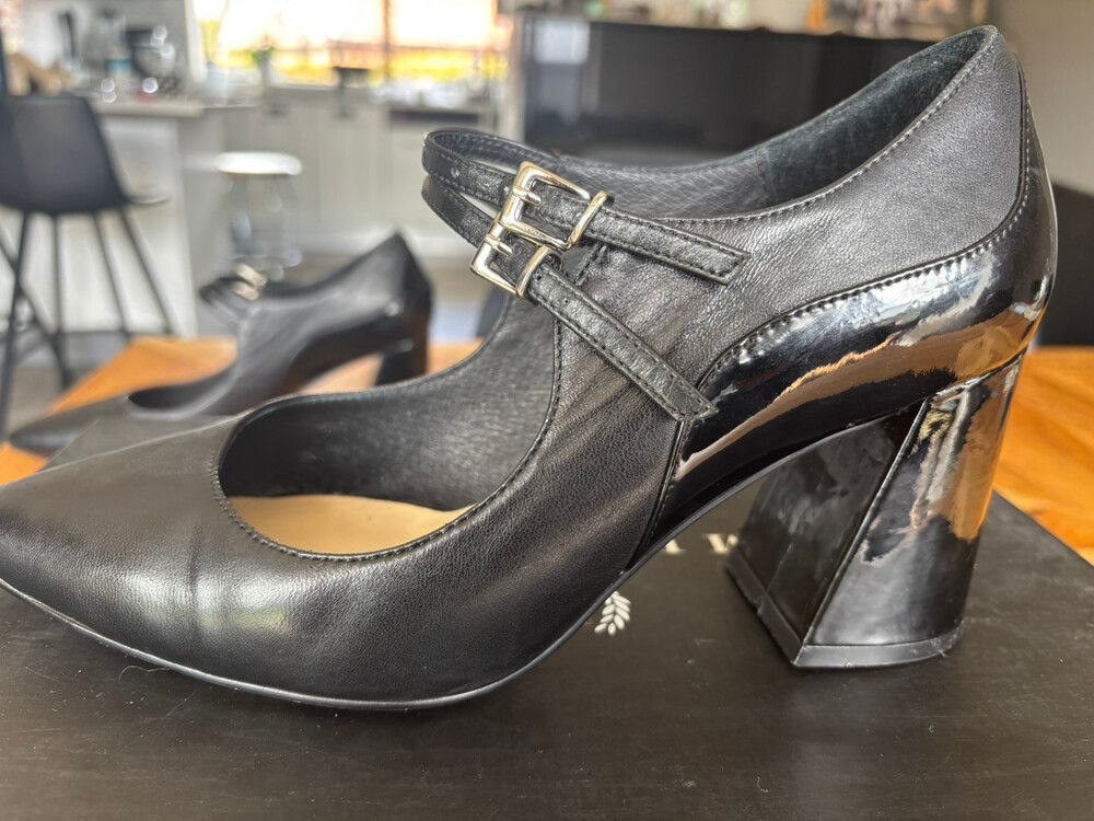 Mi Piaci Black Heeled Court Shoes -size 38
