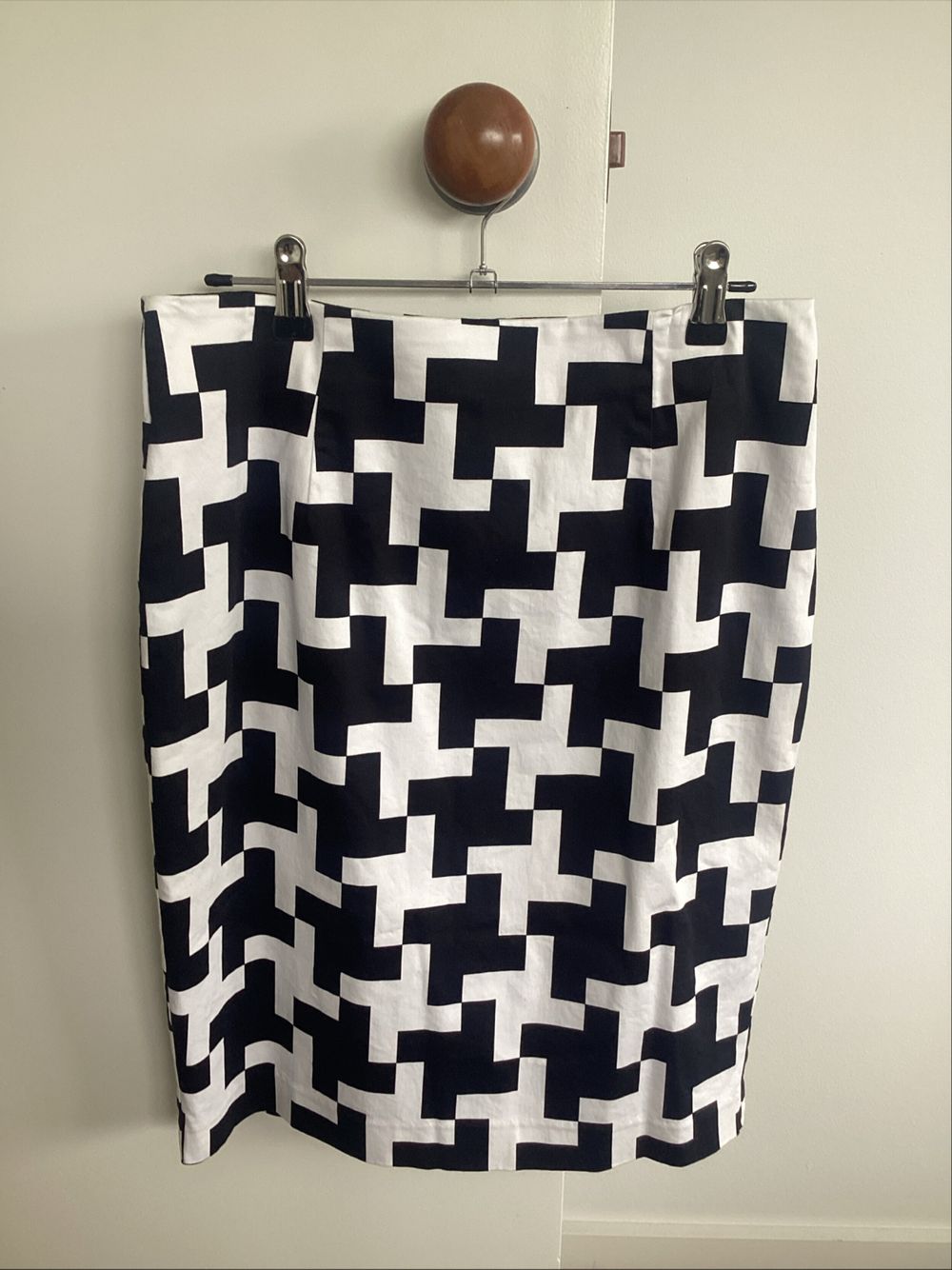 Jacqui E Black And White Geometric Skirt