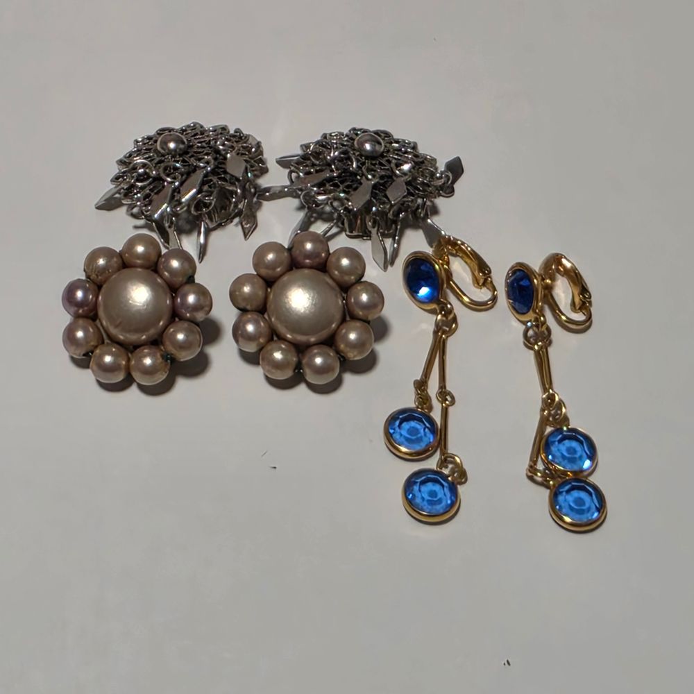 3 pairs vintage clip-on earrings. b12