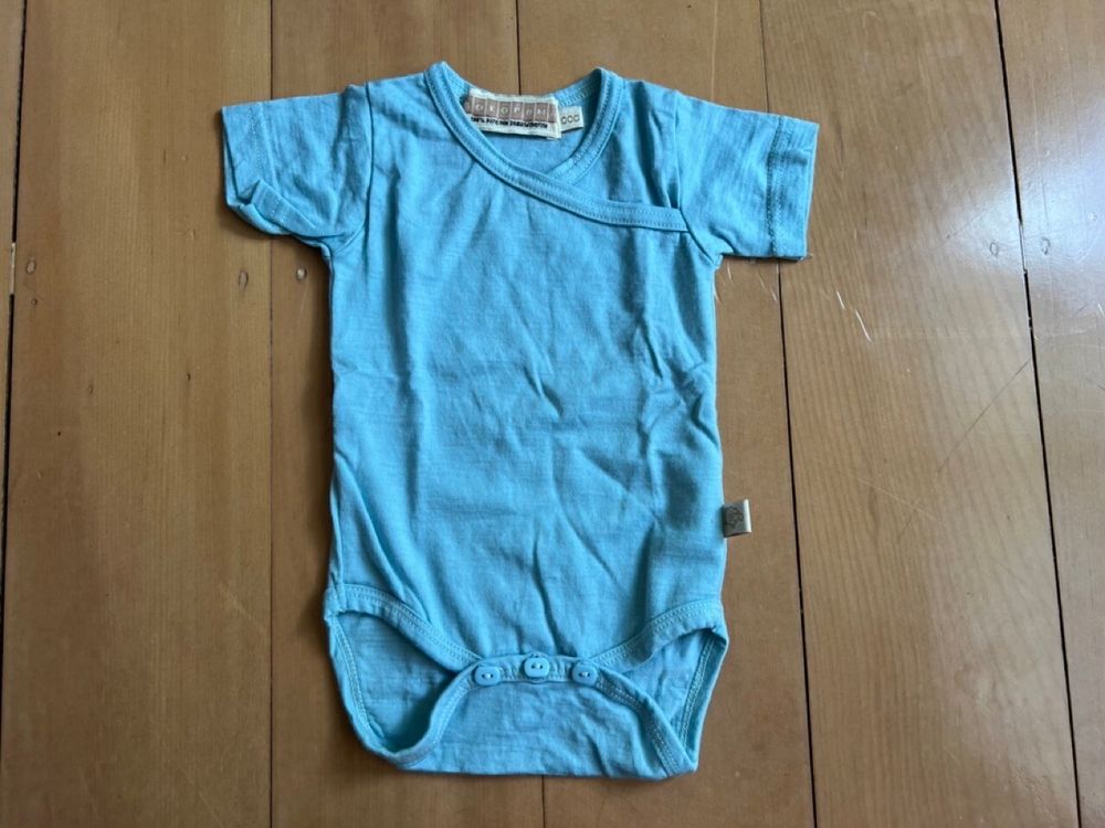 Mokopuna merino Wrap Shortsuit (shortsleeve onesie) - size: 000
