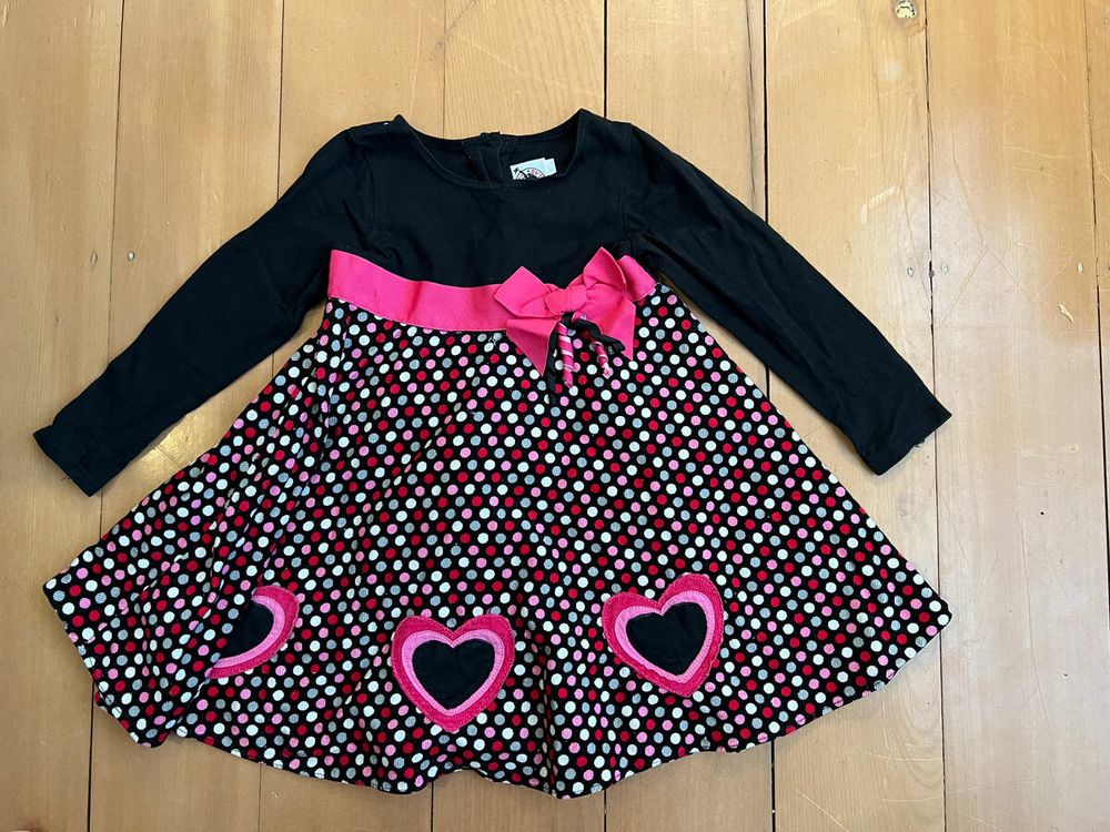 Warm and fun dress with heart and bow accents (size 6)
