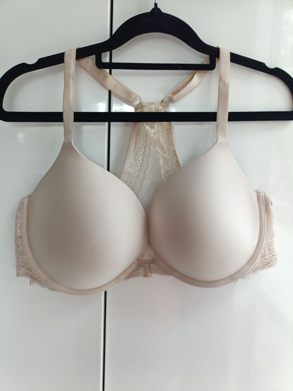 Victoria's secret lace bra nude front close
