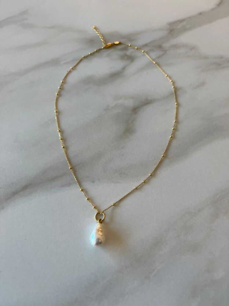Beautiful Pearl Pendant Necklace