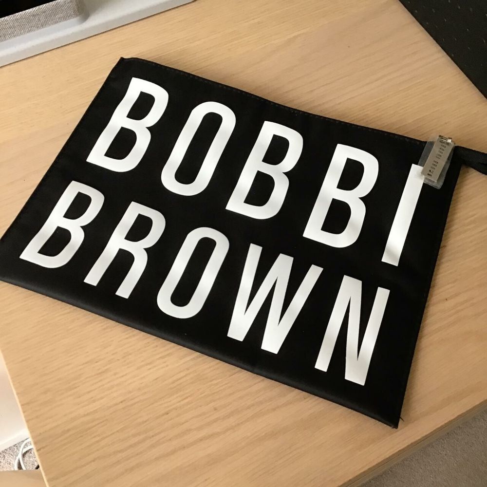 Bobbi Brown makeup-wash bag/Black & White