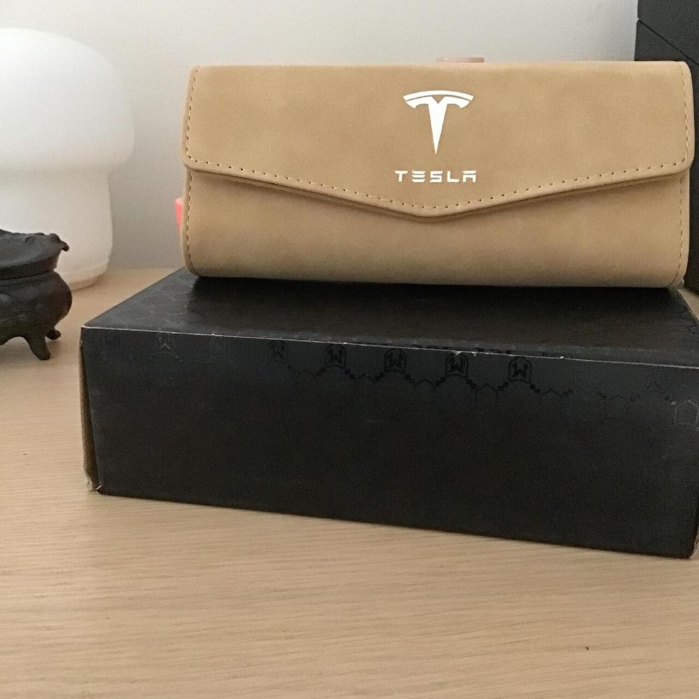 TESLA Magnetic Faux-Suede Sunglasses Case with Car Visor Clip Holder/BNIB/Cream/Free AU & NZ Shipping!