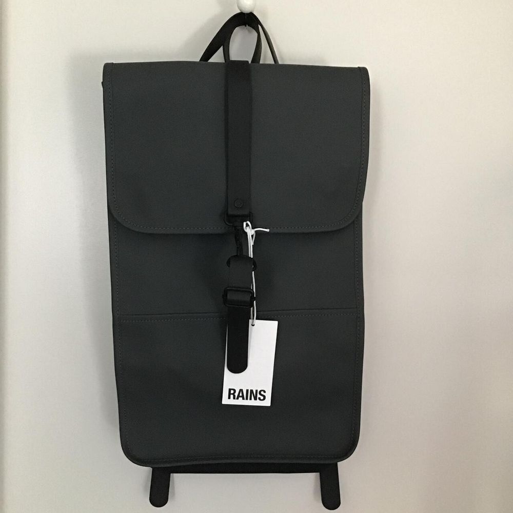 RAINS UNISEX Foldover Backpack/Large/Dark Grey/Waterproof/15'' Laptop/Uni Student or Work