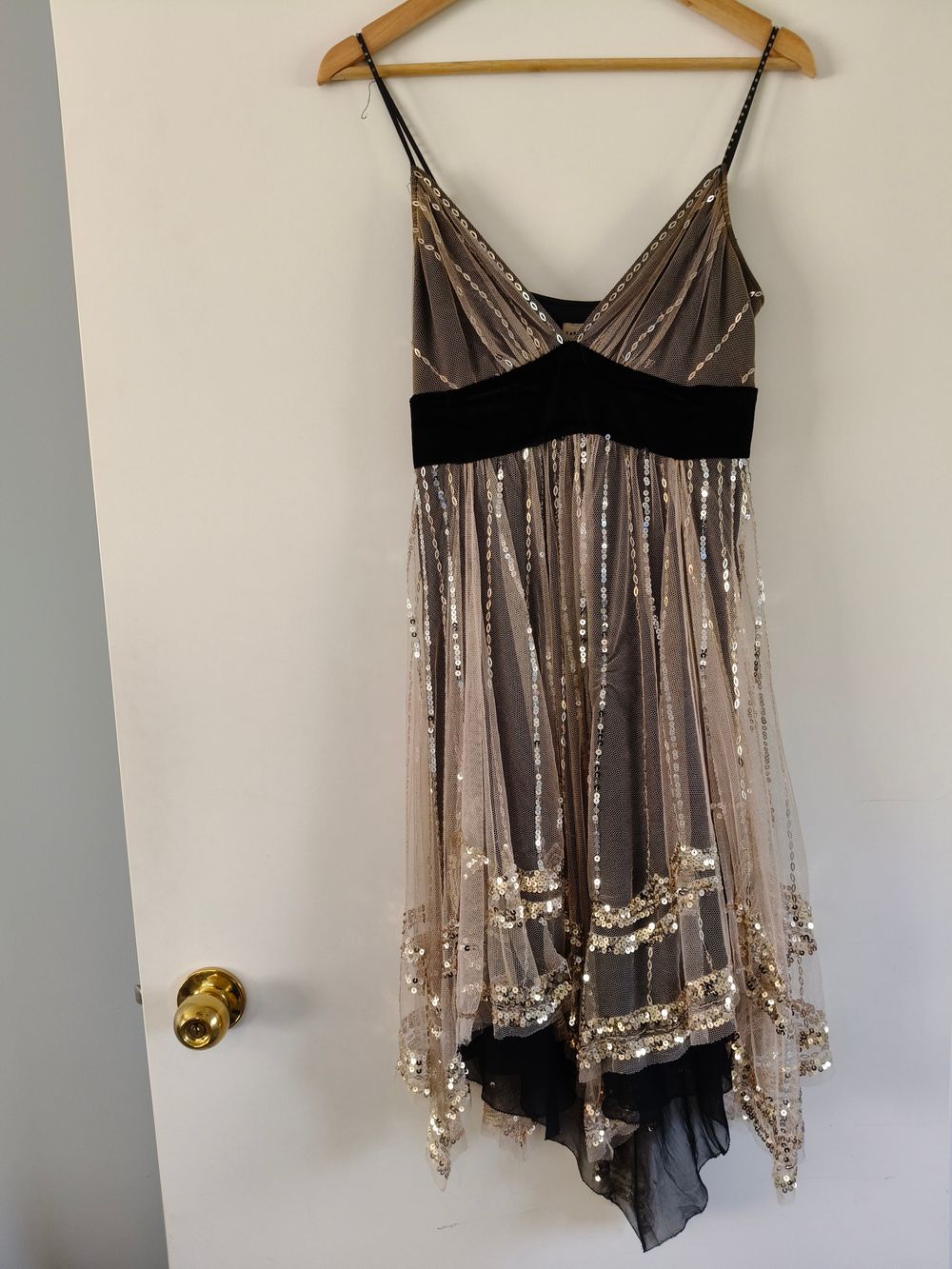 Karen Millen - Karen Millen Black Gold Sequin Cocktail Dress on Designer  Wardrobe