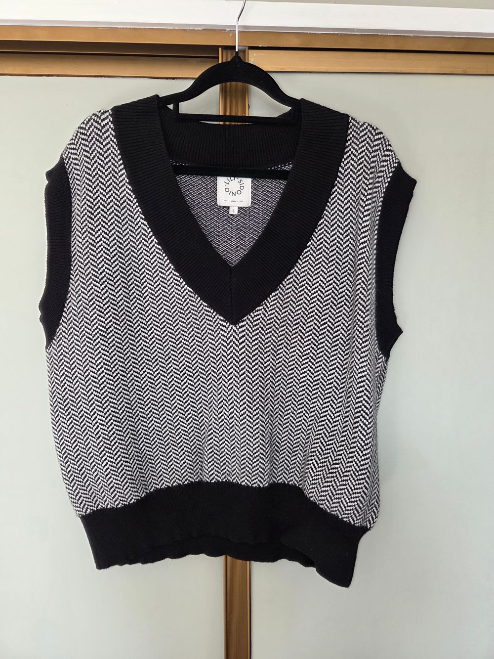 Lili Sidonio Black And White Herringbone Knit Vest