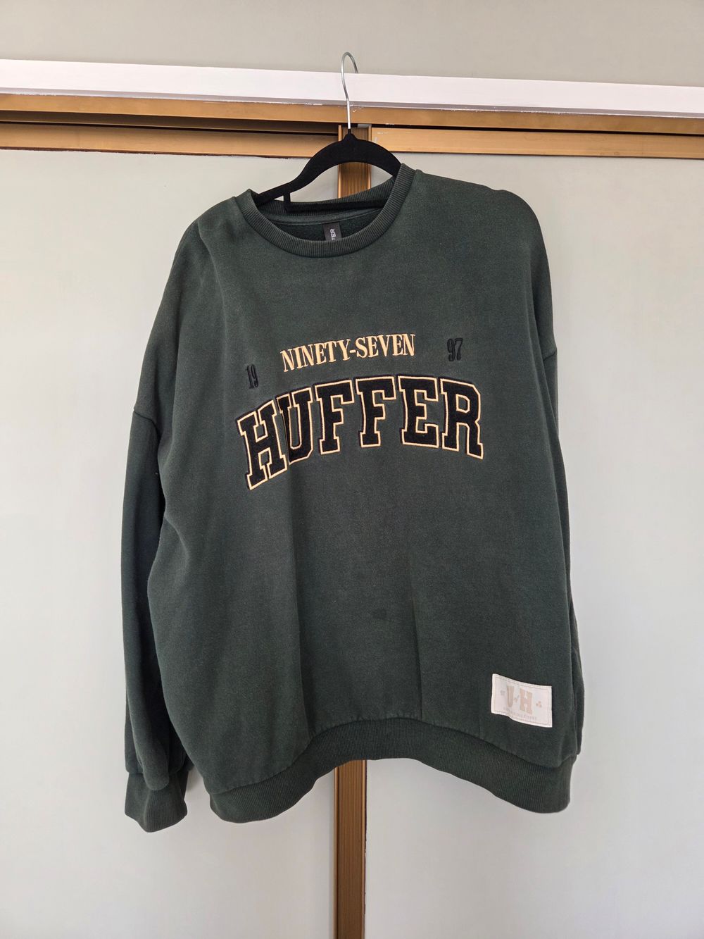 HUFFER Green Ninety-Seven Graphic Sweatshirt