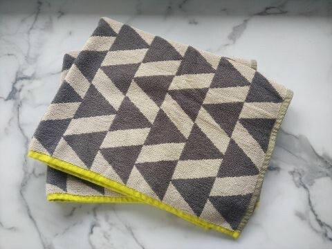 *AURA 'Kolmio' Grey/Beige/Fluro Yellow Geometric Bathmat x 2 - BRAND NEW*