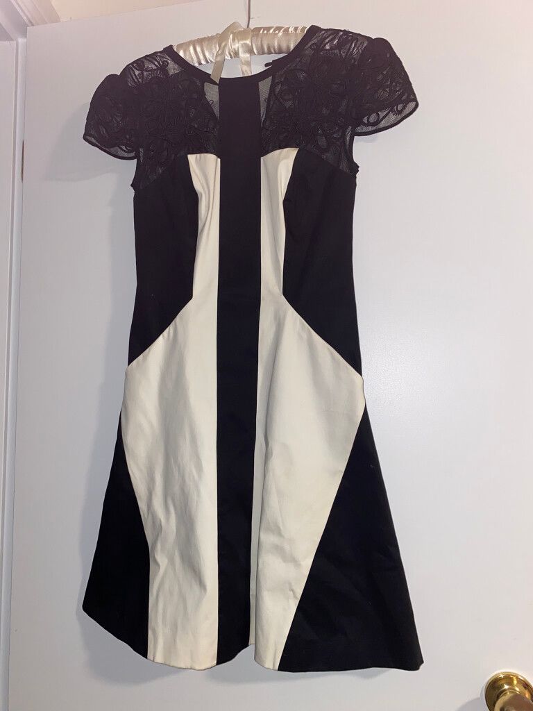 Karen Millen Black & White dress size 8 with pockets!