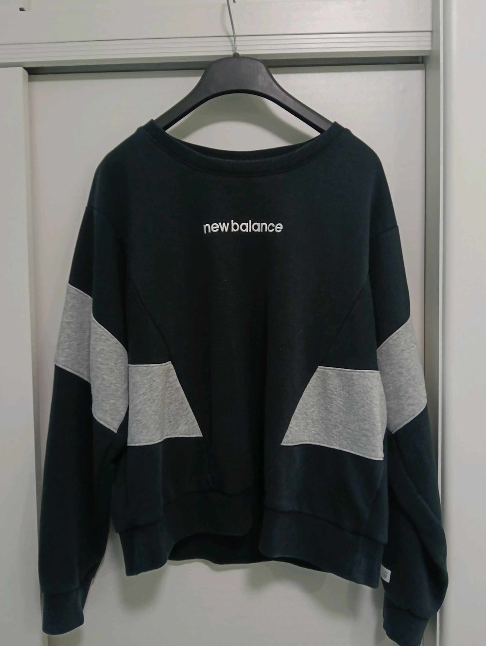 New Balance Black And Grey Sweatshirt