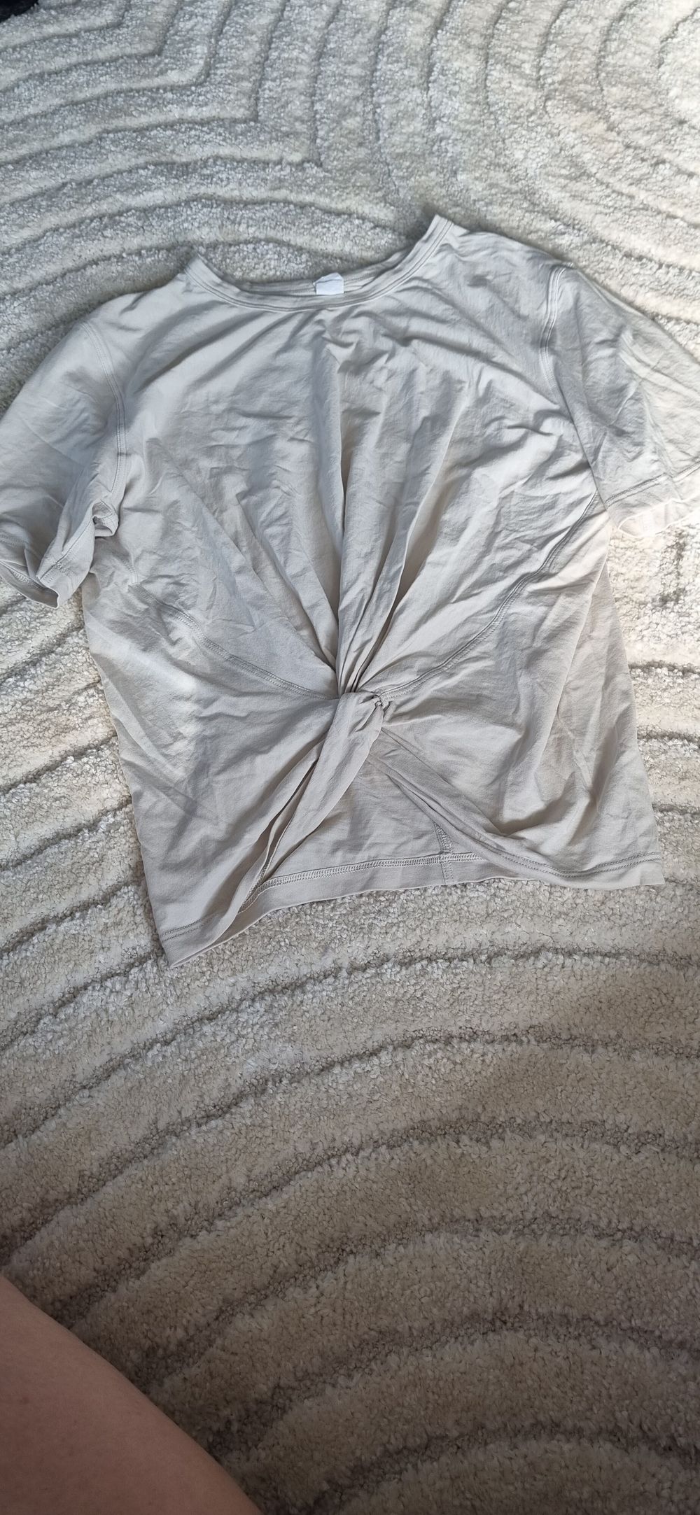 Lulu size 4/NZ 8 - twist front tee