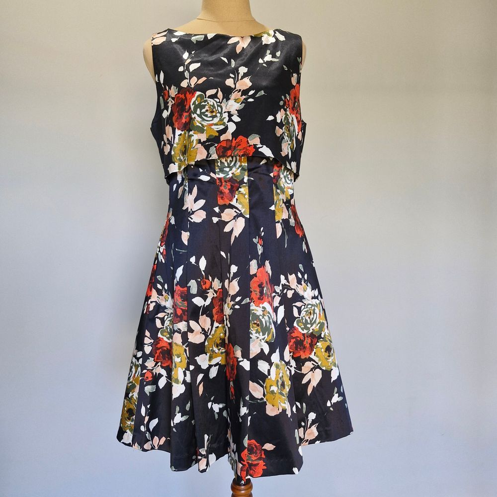 Cue - Cue Multicolour Floral Sateen Layered Pleated Fit & Flare Dress Size  12 on Designer Wardrobe