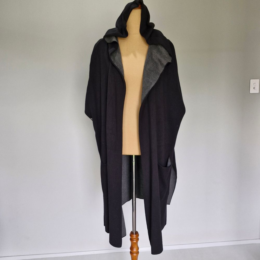 Metalicus Black Open Front Tight-Knit Sleeveless Hooded Cape One Size OSFA