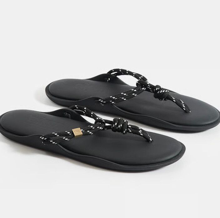 Flowze thongs