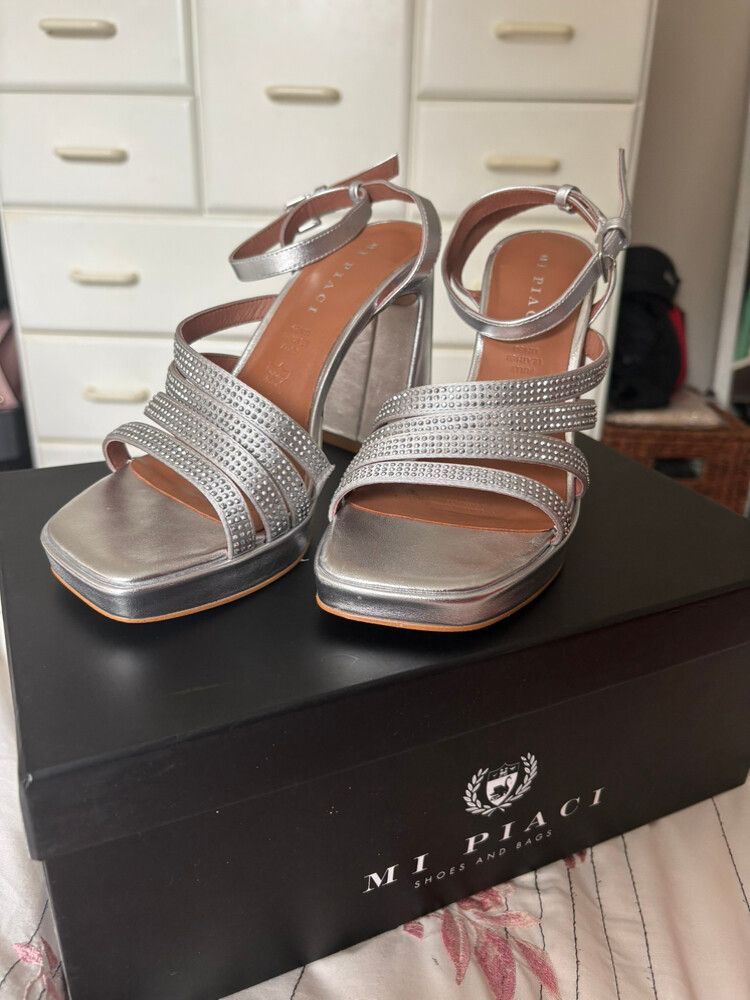 Mi Piaci Silver Heels
